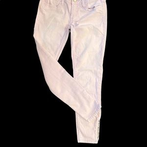 LIGHT PURPLE FADED WASH AMERICAN EAGLE ANKLE JEANS WITH ZIPPER. SIZE 2 STRETCH